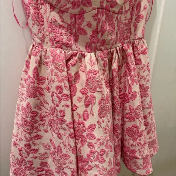 Windsor Pink and Cream Floral Dress - Picture 3 of 10